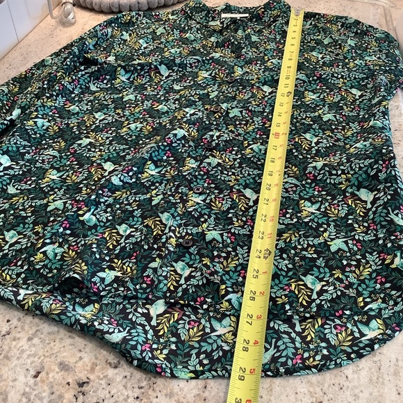 On 34th Green Black Leaf & Bird Print Button Down Size Medium - Picture 7 of 7